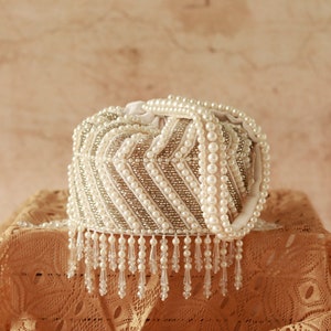 Verschönerte Potli Clutch, Premium Frauen Potli Beutel, Hochzeit Geldbörse für Mädchen, Kordelzug Potli Geldbörse 9 * 9 Zoll Größe