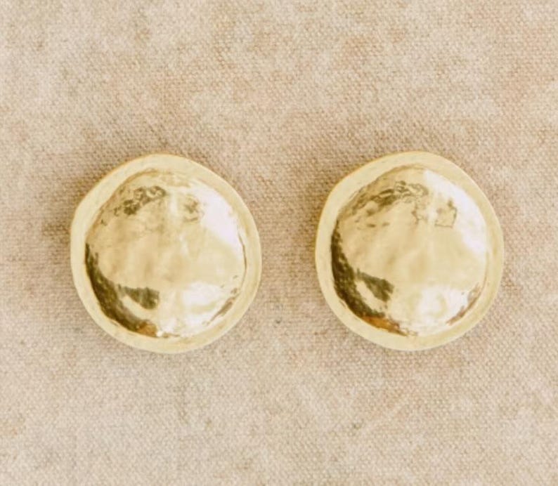 Stora silverörhängen, runda silverörhängen, hamrade runda örhängen, örhänge med stift, runt örhänge, stiftskiva, kupolformat silverörhänge gold filled
