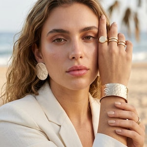 Pendientes grandes de disco martillado, pendientes redondos de plata llamativos, pendientes de plata con poste para oreja, pendientes de moneda, pendientes de disco martillado, grandes pendientes texturizados abollados
