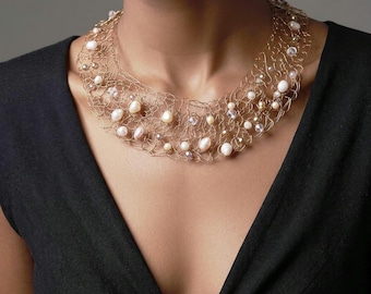 collana all'uncinetto con filo metallico, collana con perline, collana a bavaglino regolabile, collana a bavaglino di perle, collana da sposa di perle, collana vistosa lavorata a maglia
