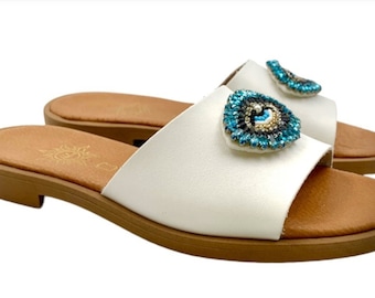 Sandali bianchi con occhio di Allah, pantofole in pelle con occhio di Allah, sandali morbidi slip-on con occhio di Allah, sandali piatti fatti a mano, pantofole greche uniche decorate con perline