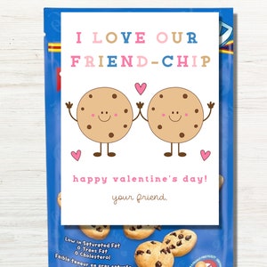 Amo a nuestro amigo Chip Valentine imprimible, tarjetas de San Valentín para niños, chip de amigo para la escuela, etiqueta de galleta Chip Hurra, etiquetas de regalo en el aula