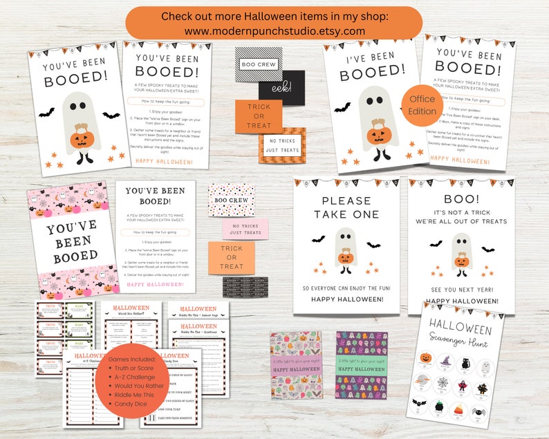 K&ouml;nnte beinhalten: Ein Satz druckbarer Halloween-Partydekorationen mit Geistern, K&uuml;rbissen und Flederm&auml;usen. Die Dekorationen beinhalten Schilder mit den Aufschriften "You've Been Booed!" und "Boo! Es ist kein Trick, wir haben keine S&uuml;&szlig;igkeiten mehr." Es gibt auch druckbare Spiele und Aktivit&auml;ten, wie eine Schnitzeljagd und ein "Would You Rather"-Spiel.