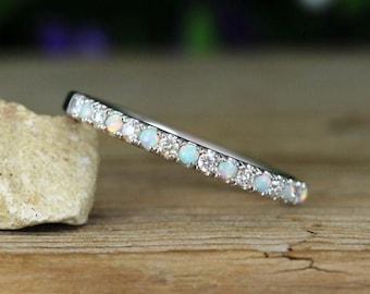 Anello dell'eternità in opale naturale, anello dell'eternità in opale, anello in argento sterling con opale, anello nuziale in opale, anello impilabile in opale, anello con pietra portafortuna