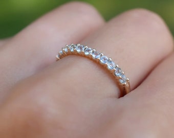 Alliance aigue-marine, anneau en or 14 carats coupe ronde de 2 mm, demi-anneau éternité, anneau assorti, anneau de fiançailles, bague d&#39;anniversaire pour elle