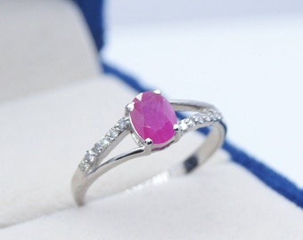 Anel de casamento de rubi natural, anel de prata esterlina, anel de pedra do mês, delicado anel de rubi com corte oval, anel de pedra do mês de julho, presente de aniversário para mulheres