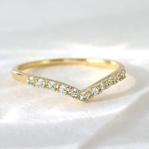 Naturalna obrączka ślubna z akwamarynem, obrączka ze złota 14k, obrączka w kształcie litery V w stylu vintage, pasująca obrączka do łączenia, kamień urodzinowy dla marca, zamówienie niestandardowe