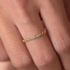 Alliance avec topaze bleue de Londres, alliance complète, jonc en or 14 carats, anneau à superposer, anneau assorti, bague de promesse, cadeau d'anniversaire pour elle