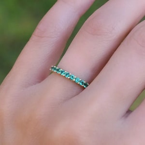 Natuurlijke smaragd ring, vintage smaragd band, smaragd trouwring, 14k gouden ring smaragd, sierlijke ring smaragd, ring mei geboortesteen, cadeau haar