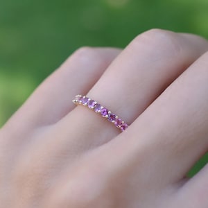 Alianza de boda de turmalina rosa, alianza de media eternidad, alianza apilable de turmalina natural, anillo de aniversario con alianza a juego, regalo para ella