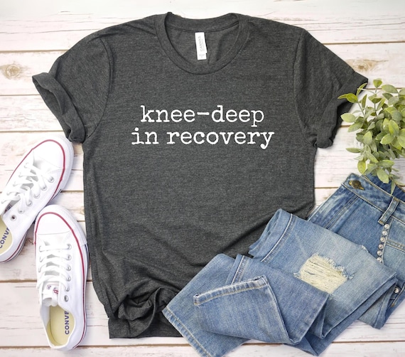 fun knee surgery shirt knee deep in recovery shirt Knee Replacement Recovery T-Shirt - ACL Surgery Gift - Humorous Tee for Knee Surgery