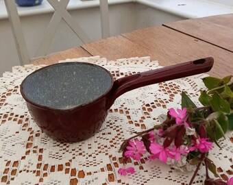 Lechera rústica de granja vintage, color marrón, estilo inglés.