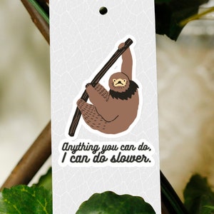 Luiaard Sticker | Alles wat jij doet, kan ik langzamer doen | Lazy Sloth | Vinyl Glossy Sticker | 3" / 4" / 5.5"