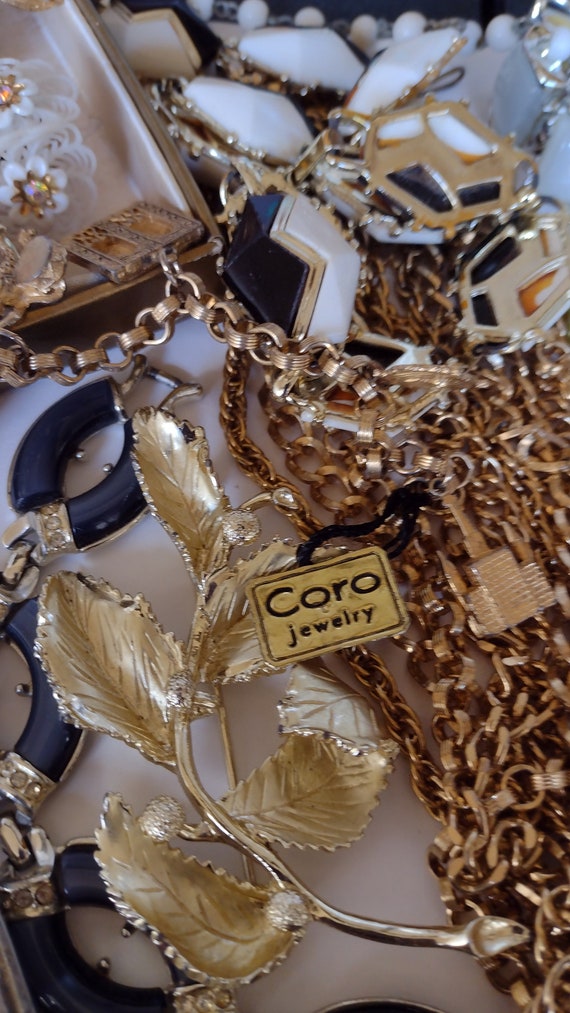 Large grab bag of Coro and Coro Pegasus vintage, … - image 5