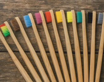 Nachhaltige, kompostierbare Bambus Zahnbürste für umweltbewusste Mundhygiene (verschiedene Farben)