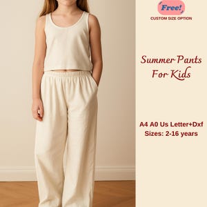 Könnte beinhalten: Ein Kind trägt ein cremefarbenes Tanktop und eine dazu passende Hose mit weitem Bein. Der Text auf dem Bild lautet "Summer Pants For Kids" und "Größen: 2-16 Jahre".