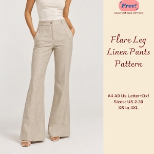 Op de afbeelding: Beige linnen broek met uitlopende pijpen, hoge taille, knoopsluiting en zijzakken. De tekst luidt: Free! CUSTOM SIZE OPTION, Flare Leg Linen Pants Pattern, A4 A0 Us Letter+Dxf, Sizes: US 2-30, XS to 4XL. De broek is voorzien van een gestructureerde tailleband.
