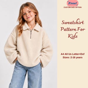 Op de afbeelding: Een crèmekleurig sweatshirt met lange mouwen, een kraag en een kwartritssluiting, gemaakt van gestructureerd fleecemateriaal. De tekst rechts luidt: Free! CUSTOM SIZE OPTION, Sweatshirt Pattern For Kids, A4 A0 Us Letter+Dxf, Sizes: 2-16 years.