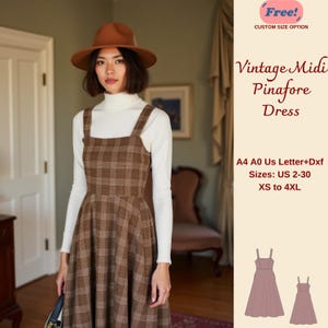 Peut inclure: Une robe chasuble en tissu à carreaux marron et blanc avec un col roulé blanc en dessous. La robe a un décolleté carré et un corsage ajusté. La jupe est ample et arrive au milieu du mollet. La robe est présentée sur un mannequin portant un chapeau marron. L'image comprend également un dessin au trait de la robe dans une couleur rose clair. Le texte "Vintage Midi Pinafore Dress" est affiché en lettres blanches sur fond rouge. Le texte "Free! Custom Size Option" est affiché en lettres blanches sur fond rouge. Le texte "A4 A0 Us Letter+Dxf Sizes: US 2-30 XS to 4XL" est affiché en lettres blanches sur fond rouge.