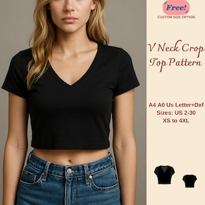 Puede incluir: Un top corto negro con cuello en V. El top es de manga corta y tiene un escote en V profundo. La imagen también incluye el texto "V Neck Crop Top Pattern" y "Tallas: US 2-30 XS a 4XL".