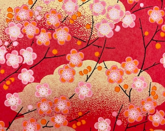 Origami - Yuzen Washi - Chiyogami - Carta serigrafica - Carta artigianale - Varie dimensioni - Nuvole dorate e fiori di prugna Ume su sfondo rosa scuro - Modello n. 88