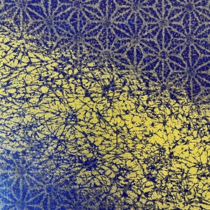 Origami - Yuzen Washi - Chiyogami - Papier sérigraphié - Papier artisanal - Différentes tailles (K) Marbre doré en diagonale sur motif Asanoha bleu # 820
