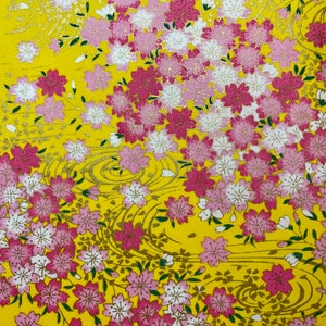 Origami -Yuzen Washi -Chiyogami -Siebdruckpapier -Verschiedene Größen (I) Rosa Sakura Kirschblüten auf Gelb Muster #97