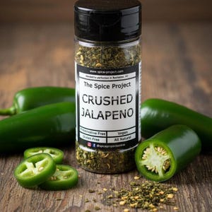 Jalapeno pepper crushed (1 oz) Quality crushed pepper and spicy chili pepper - Use for grilling or add to soups and stews for a spicy kick