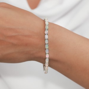 Natürliches äthiopisches Feueropal-Tennisarmband, Oktober Geburtsstein, Opal im Ovalschliff, 925 Sterlingsilber, 14K Vergoldung, Geschenk für Sie