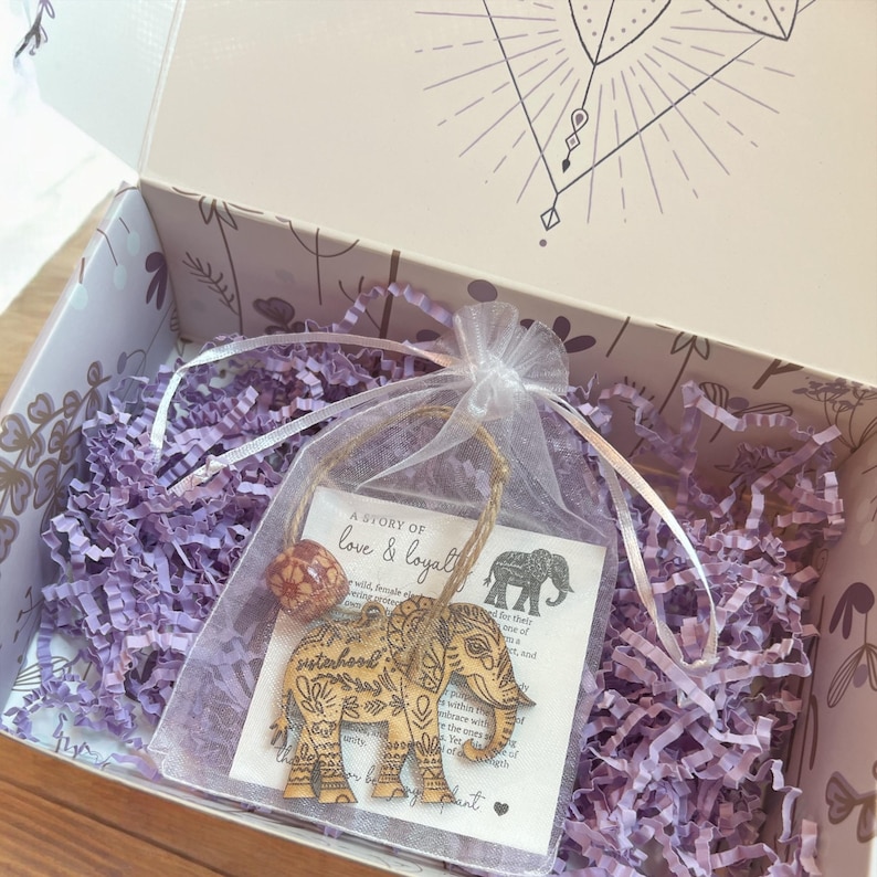 Adorno de elefante de hermandad, adorno de madera bohemio con verso de amor y lealtad, regalo para hermana o mejor amiga, símbolo de conexión de amistad. imagen 4