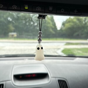 Glow In The Dark Mini Ghost Car Charm: Halloween Rearview Hanger