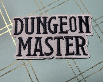 Écusson thermocollant Dungeon Master | Aventure | Jeux vidéo | Donjons et dragons | écusson sac à dos | thermocollant | MdD | jeux de rôle