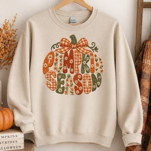 Camiseta y sudadera de temporada de calabazas, camiseta de calabaza con bordado falso, camiseta de otoño para mujeres y niños, sudadera de cuello redondo acogedora de otoño.