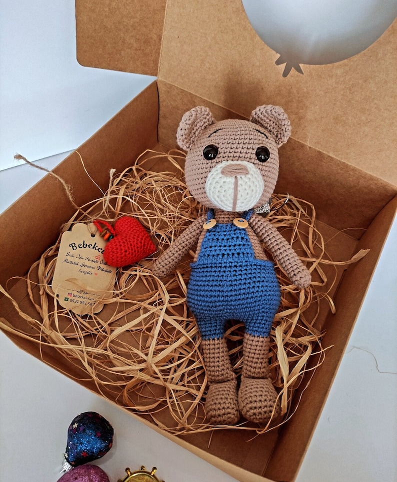 Neugeborenen Baby Jungen Geschenk Set, häkeln Bär Lovey Rassel Set Geschenkbox, Amigurumi Bär Babypartygeschenk, Geschenk für Baby, erstes Spielzeug, neue Mutter Geschenk Navy Blue Bear