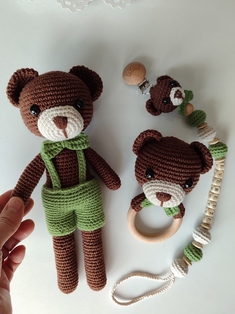 Neugeborenen Baby Jungen Geschenk Set, häkeln Bär Lovey Rassel Set Geschenkbox, Amigurumi Bär Babypartygeschenk, Geschenk für Baby, erstes Spielzeug, neue Mutter Geschenk Bild 10