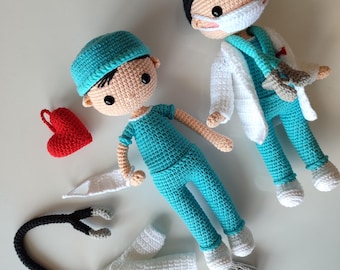 Muñeca Amigurumi de Graduación de Doctor Personalizada: Recuerdo Personalizado de la Facultad de Medicina