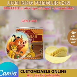 Op de afbeelding: Een aanpasbare Pringles-bus met een Lion King-thema. De bus toont de tekst "LION KING PRINGLES CAN" en "CAN 1.4OZ". Het ontwerp bevat cartoonfiguren en de tekst "PRINTABLE in ANY type of paper - Customizable".