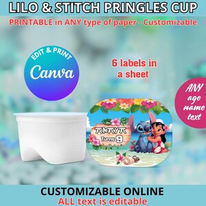 Op de afbeelding: Een witte Pringles-beker naast een aanpasbaar label met Lilo & Stitch-personages. Het label bevat de tekst "ANAYA Turns 9" en is omgeven door tropische bloemen. De afbeelding bevat ook de tekst "LILO & STITCH PRINGLES CUP" en "CUSTOMISABLE ONLINE".