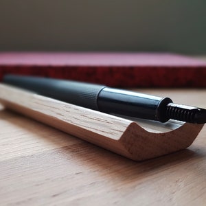 Eiken penhouder - pen stand uit hout - tray voor vulpen en potlood - pennenbakje natuurlijk eik