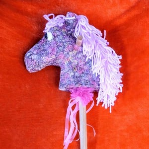 caballito de palo, caballito vintage, caballito carton-piedra, caballito decorativo, juguete para niños, juguete tradicional, pieza única.