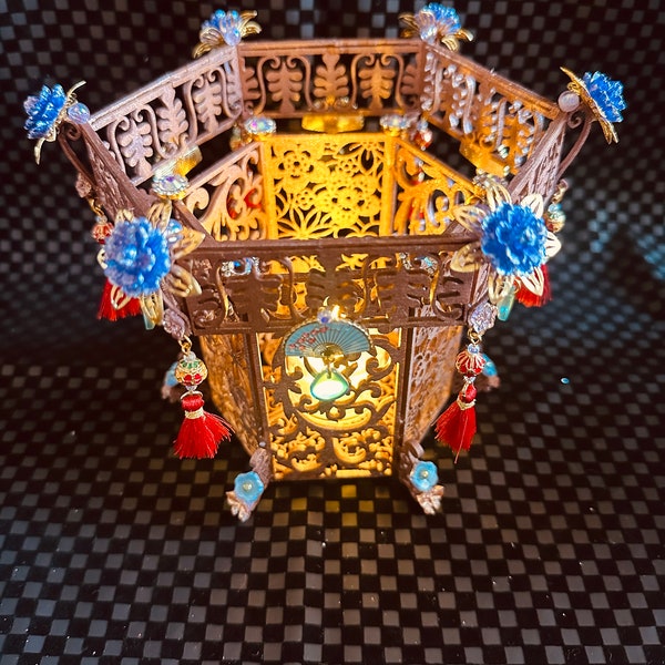Chinese traditional new year，Handmade wooden Chinese traditional palace lantern (Size Small)