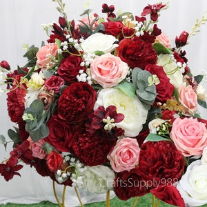 Borgonha blush rosa rosa eucalipto flor bola, mesa de flores grande peça central, peça central de mesa floral de casamento bola floral festa decoração de casa