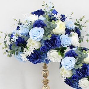 Koningsblauwe kunstbloem bal, blauw ivoor bloem groen tafel groot middelpunt, bruiloft bloemen tafel middelpunt Mariage Road Lead Prop