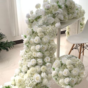 Fila di fiori artificiali di rosa avorio, sfondo per matrimonio, runner da tavolo con arco di ortensia, peonia e rosa bianca, ghirlanda di fiori, fiori da tavolo per matrimonio