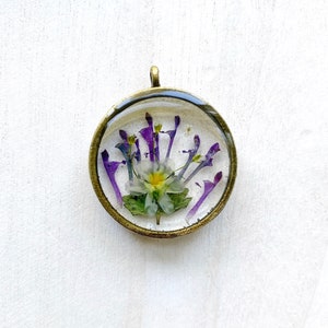 Wildflower terrarium necklace, pressed flowers, real flower jewelry, terrarium jewelry, terrarium pendant, resin jewelry