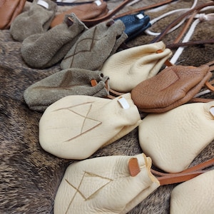 Small Crystal Pouch, Brown Deerskin Medicine Pouch, Simple Leather Pouch, Crystal Pouch, Medicine Bag, Drawstring Pouch, Made in Canada