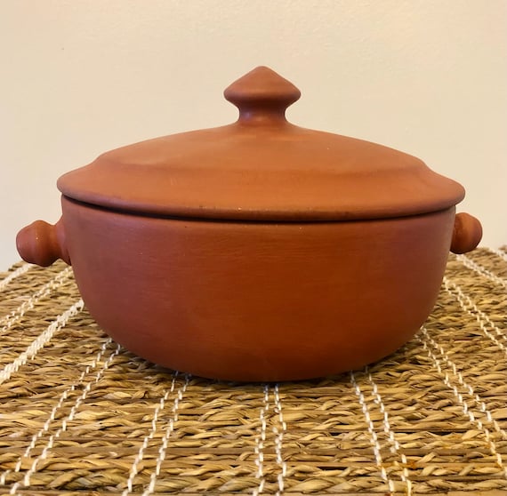 Pentola in terracotta per cucinare di VERKA. Terracotta non smaltata e  naturale al 100% Handi. Cucinare e servire. Utilizzabile nel microonde. 1,5  Lt / 900 Lt / 500 Ml. -  Italia