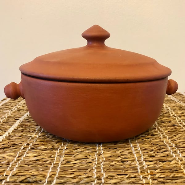 Clay Pot for Cooking and Serving. Unglazed and 100% natural. Microwave and Fridge friendly. 1.5 Lt / 900 Ml / 500 Ml.