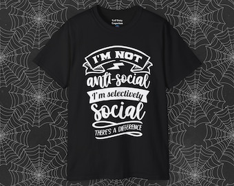 Selectively Social T-shirt: T-shirt met introverte humor