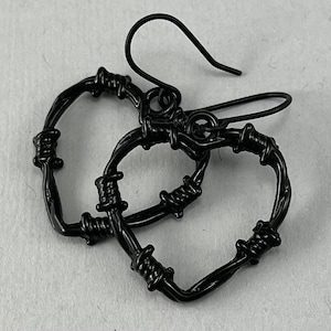 Black Barbwire Heart drop earrings, Goth, Romantic jewelry, cute earrings -d001
